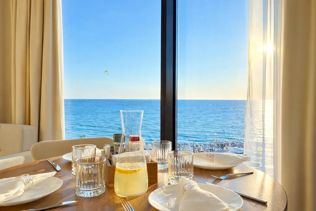 Люкс с панорамным видом на море