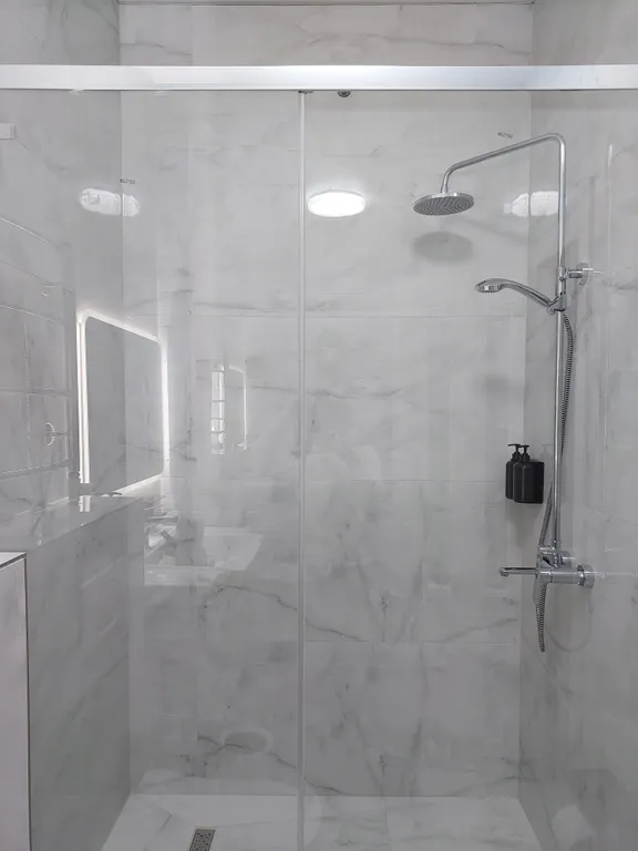 Новый уютный коттедж на берегу реки