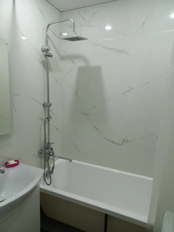 3-х комн. квартира возле Ледовой Арены и стоматологии (р-н Раница)