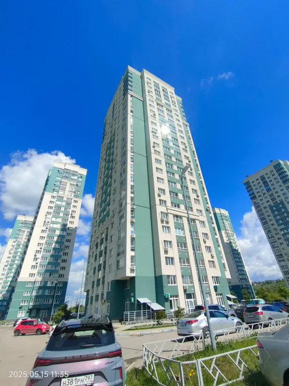 Уютная двухкомнатная квартира с видом на город и реку с 25 этажа