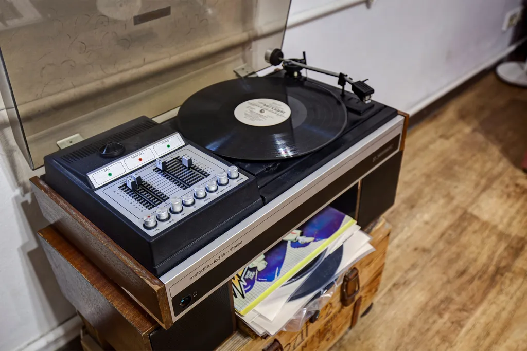 12-местный апартамент в ретро стиле с кинотеатром и Sony PS4