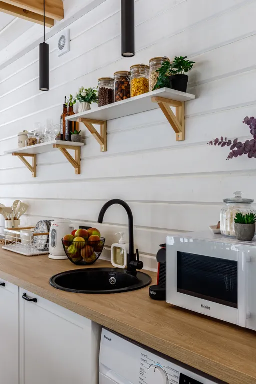 Новый панорамный дом с лесом на участке