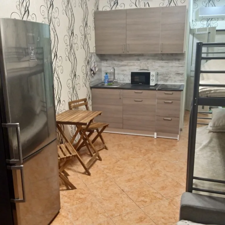 Квартира-студия у моря в шаговой доступности, личная парковка