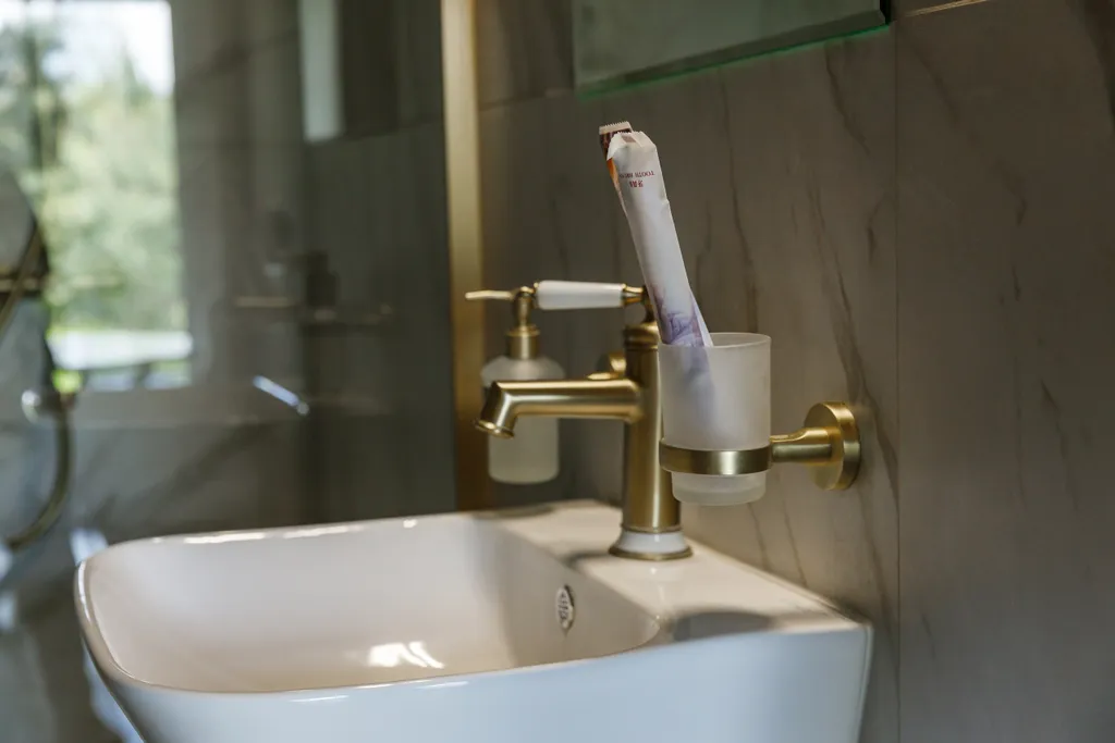 Коттедж 42 метра в лесу у пруда