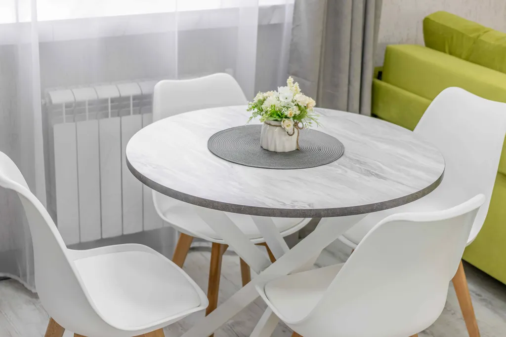 Кто ценит комфорт: новая мебель, техника, бельё