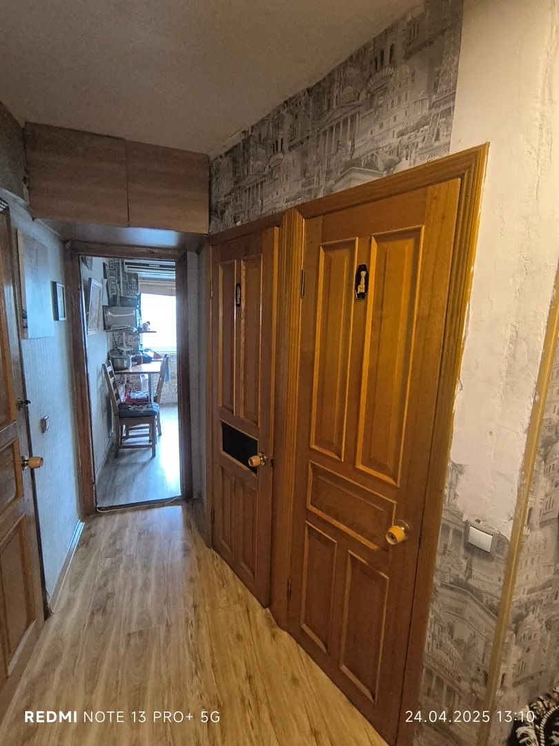 Коридор двери ванную туалет и кухню