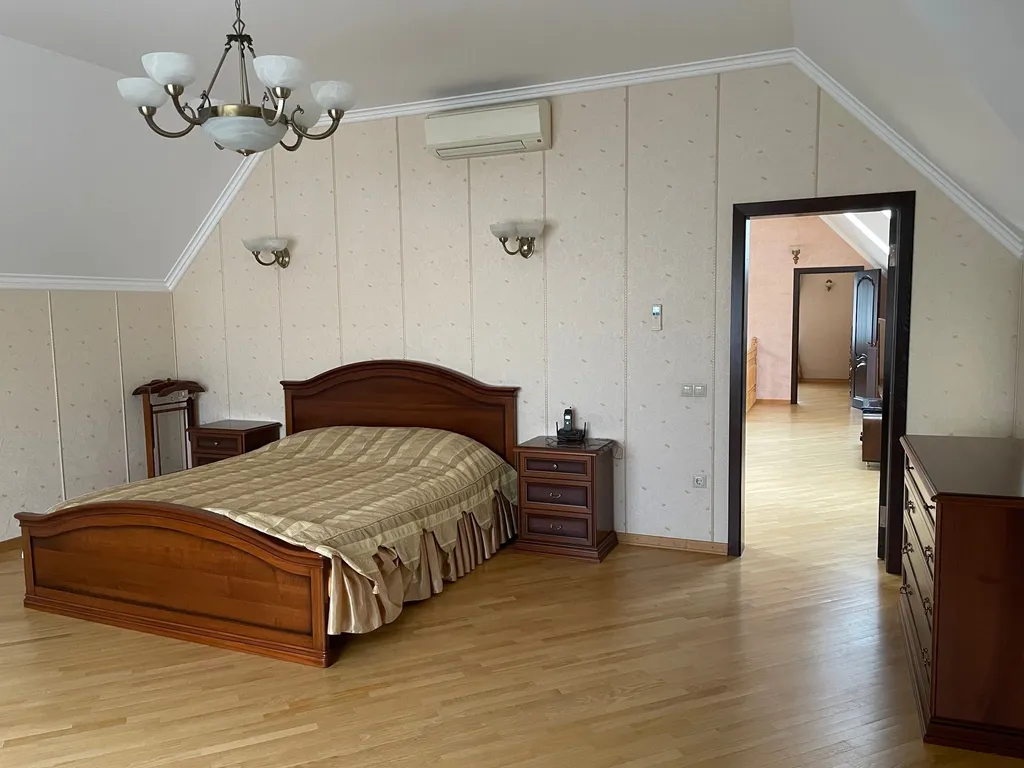 Красивый дом с баней и бассейном