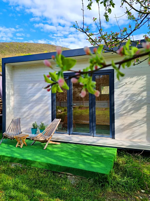 Коттедж Комфортабельный эко-домик Лаванда в горах у моря — Прасковеевка