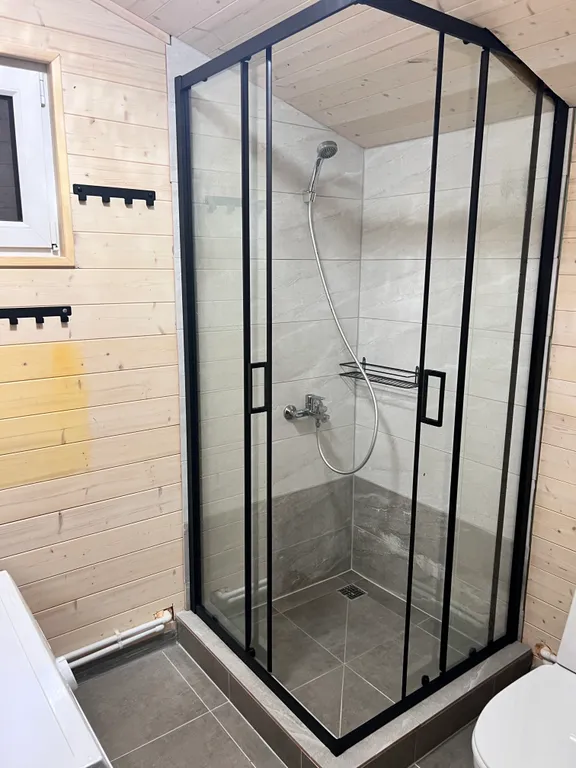 Дом в горах у реки с подогреваемым бассейном, баней и чаном