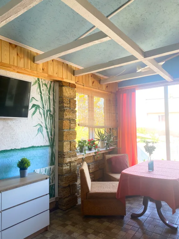 Дом с подогреваем бассейном, зоной отдыха в самом центре Новороссийска