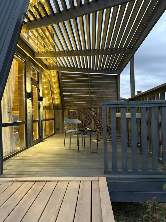 А-фрейм для тихого семейного отдыха с видом на озеро