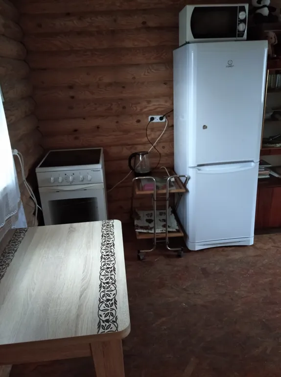 Домик на берегу озера