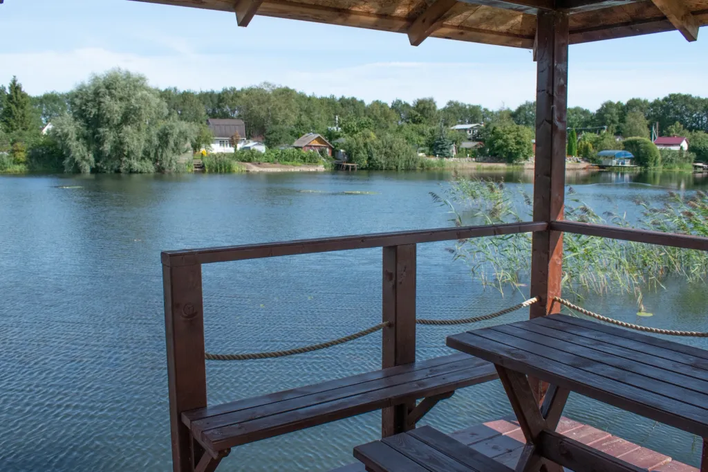 Дом отдыха на берегу озера