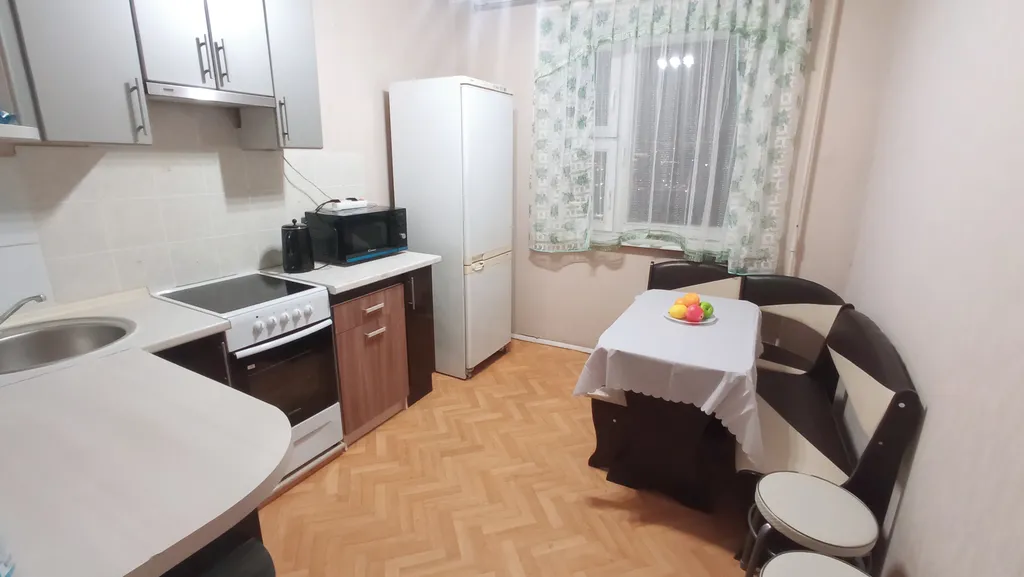 Двухкомнатная квартира, рядом с центром, вид на город и реку