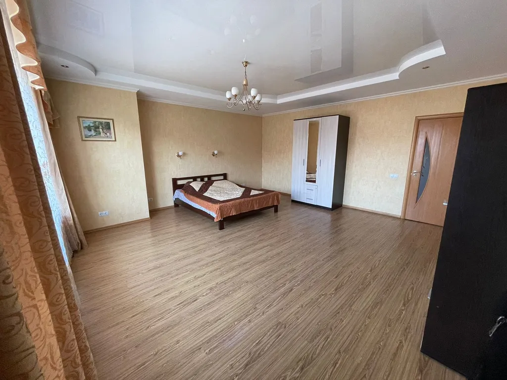 Просторный загородный дом