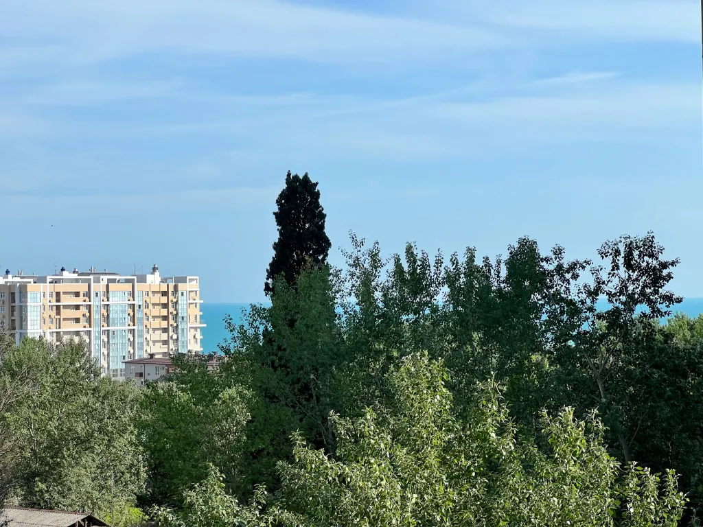 Трехкомнатная квартира у моря с балконом!