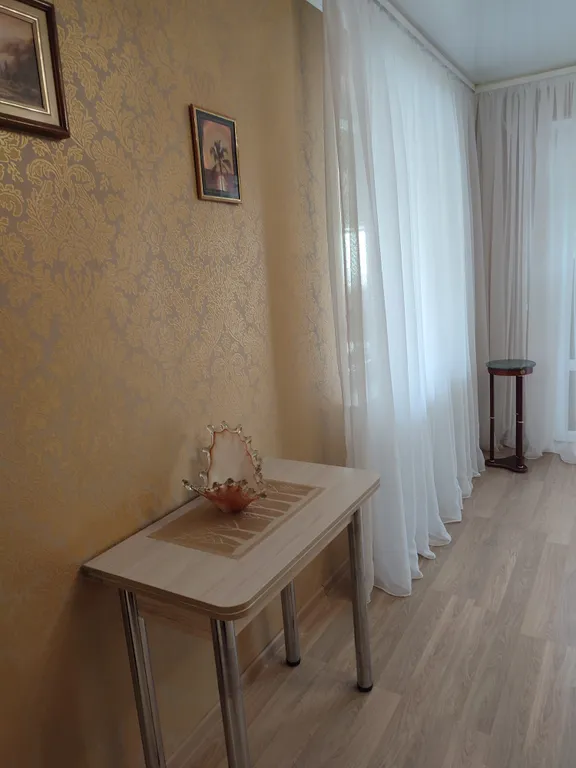 С панорамным видом на море, город, горы