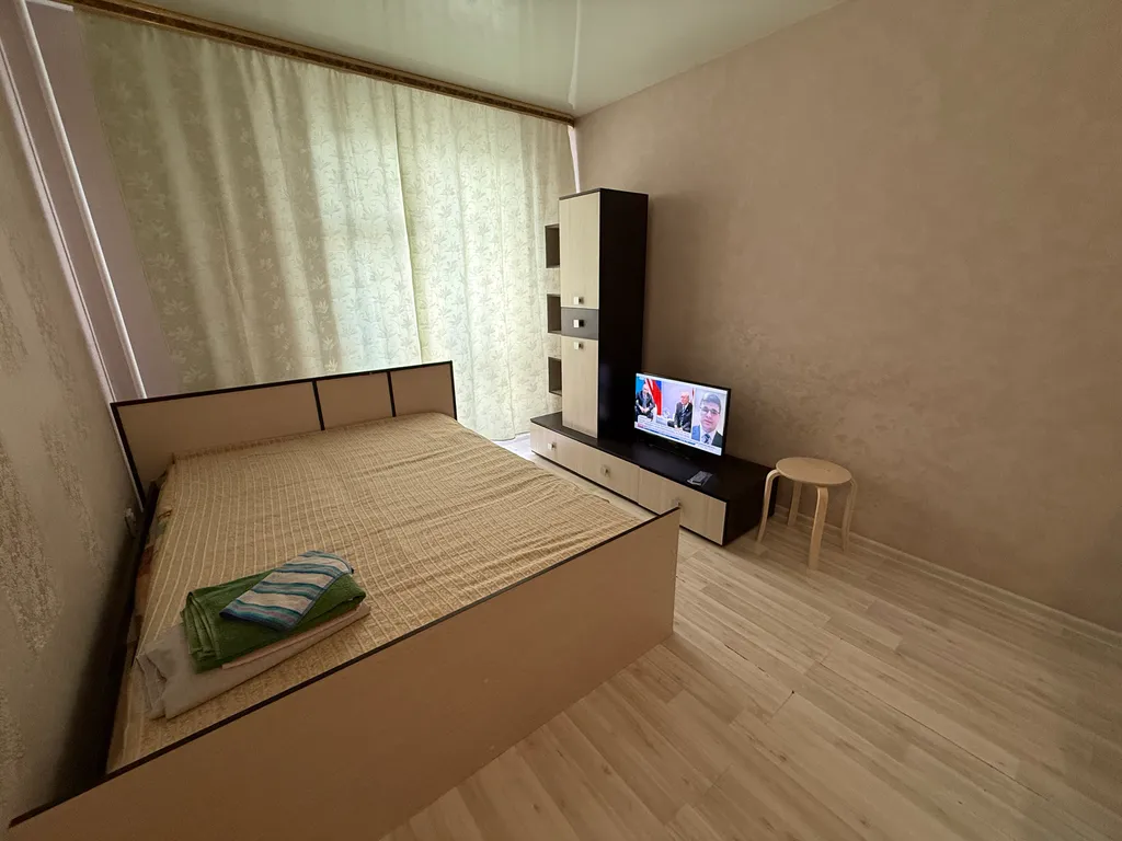 Студия 20кв.м - широкая кровать, стиралка, микроволновка, холодильник