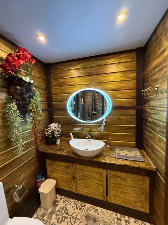 Дом Шилтон Виладж с бассейном, баней и джакузи