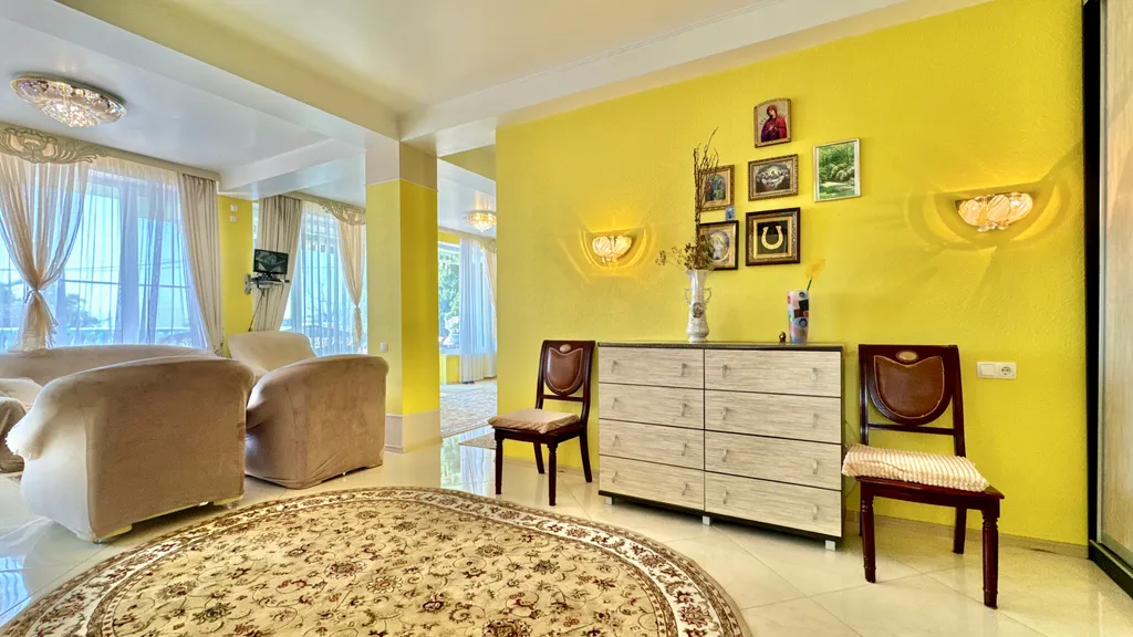 Дом с бассейном в Аутке