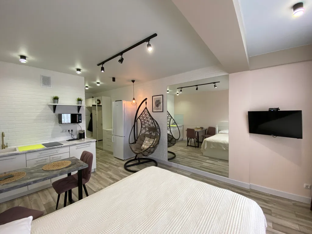 Уютная студия с видом на город