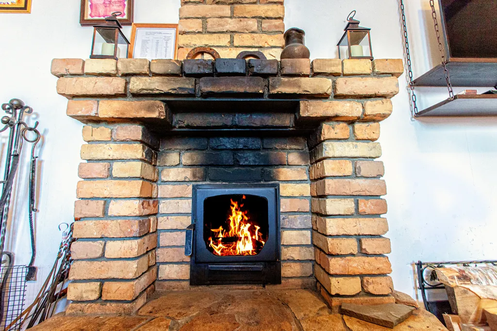 Коттедж Уютный дом с камином, баней на дровах и чаном в лесу на берегу реки — Старово