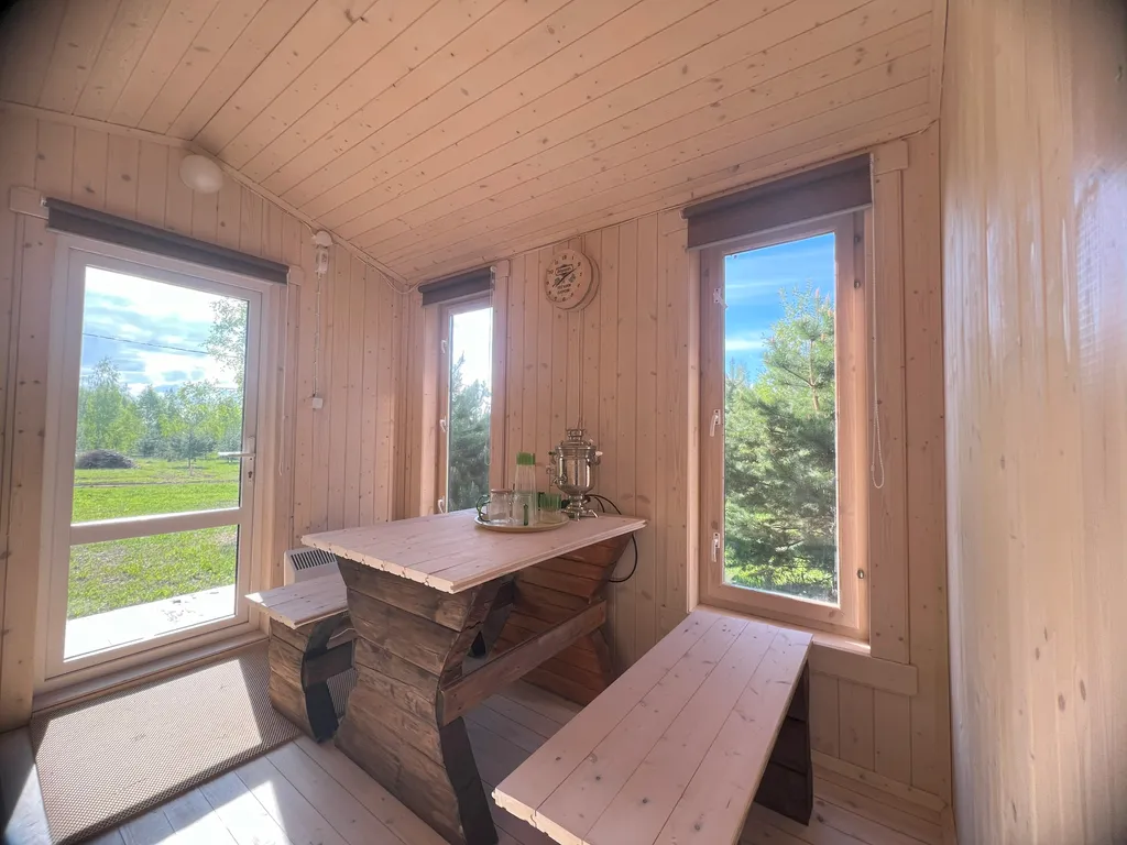 Стильный барн в соснах