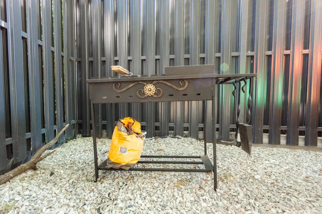 Барнхаус с террасой, бассейном и мангалом на территории