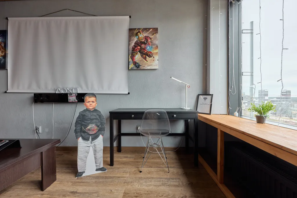 9-местные апартаменты с РSP4/3 c игpами, неонoвой подcветкой