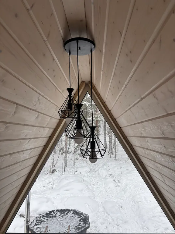 А-фрейм в лесу с банным чаном