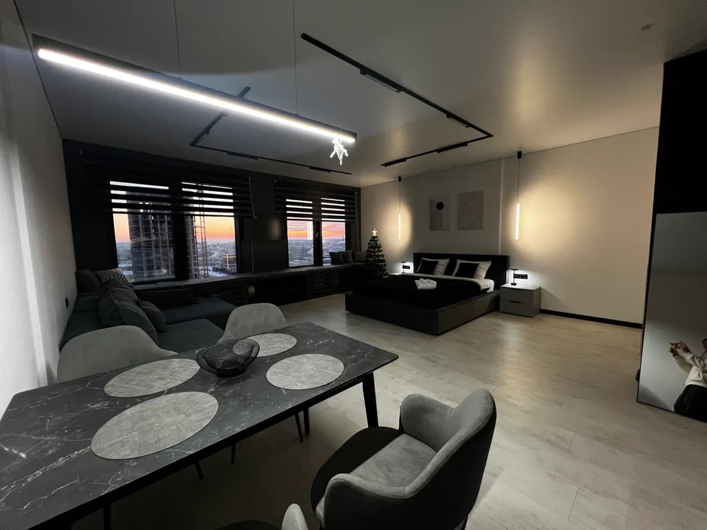 Премиальная квартира в центре города на высоком этаже в ЖК Республика