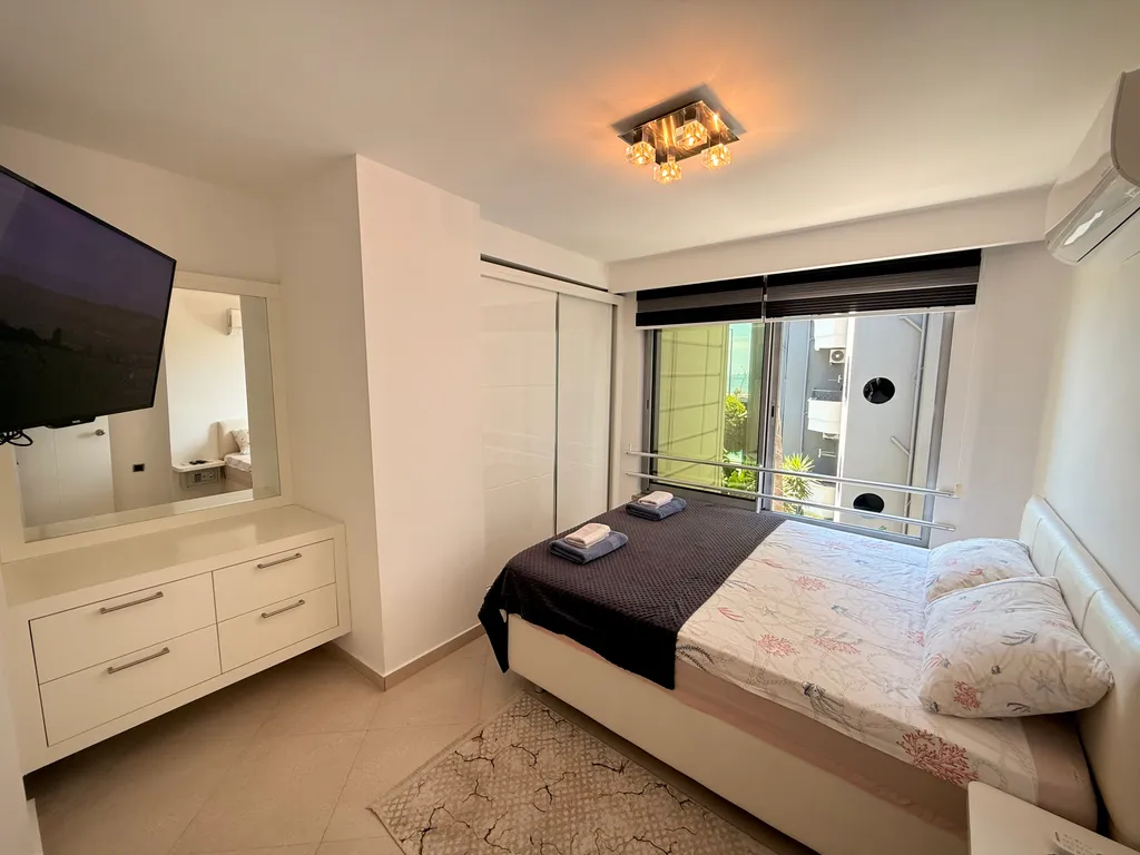 Трехкомнатная квартира на первой береговой линии