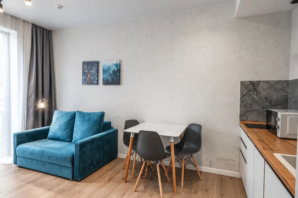 Апартаменты с отдельной спальней в центре