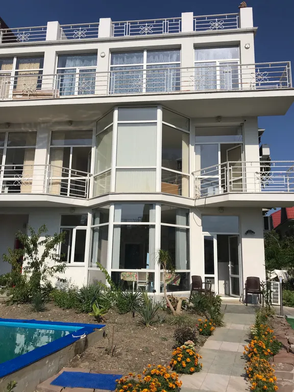 Новый дизайнерский европейский дом недалеко от моря, у Ялта интурист