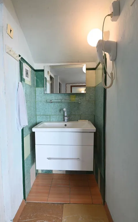 Этаж в коттедже с огромным балконом, 2 спальнями, гостиной и кухней