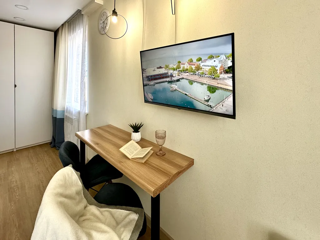 Студия с дизайнерским ремонтом