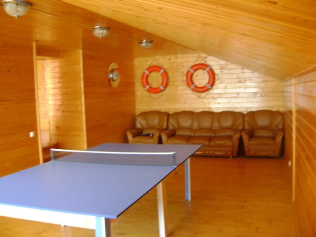 Дом-коттедж на берегу реки