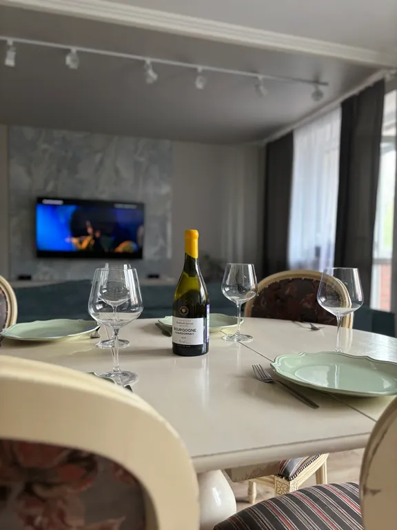 Огромная квартира на набережной