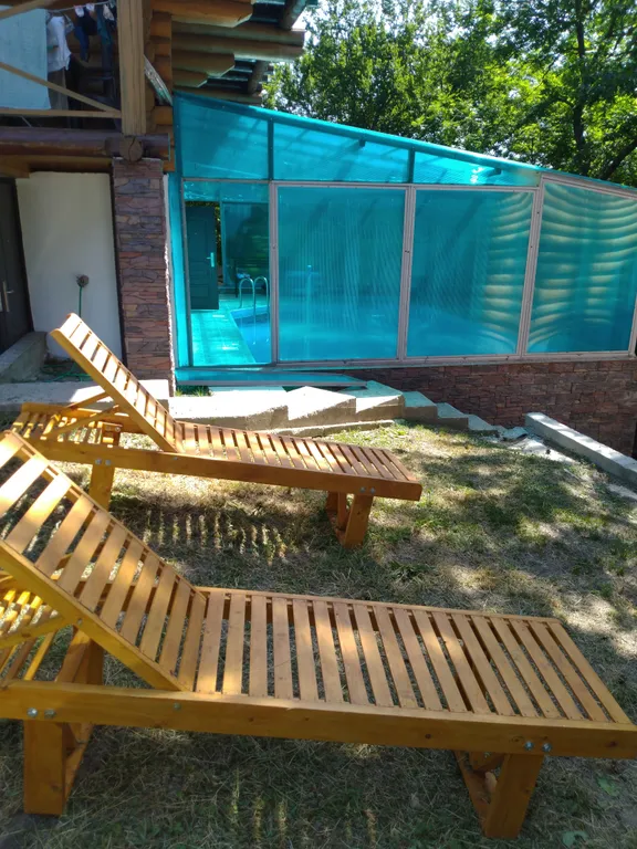 Бревенчатый дом 2 в лесу с бассейном