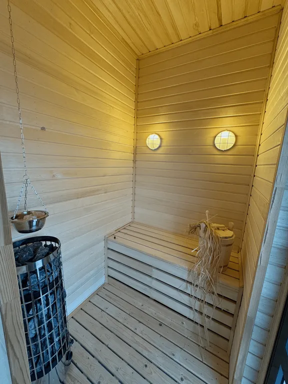 Домик для отдыха с видом на большую воду