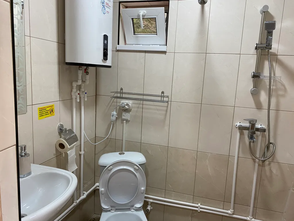 Уютный домик в лесу с панорамными окнами