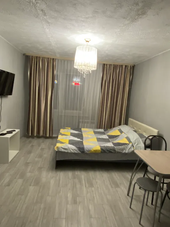 Уютная и чистая квартира с удобным заездом в город и большой парковкой