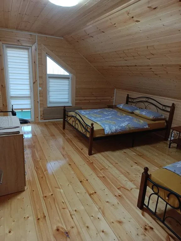 Половина 2х этажного коттеджа с отдельным входом