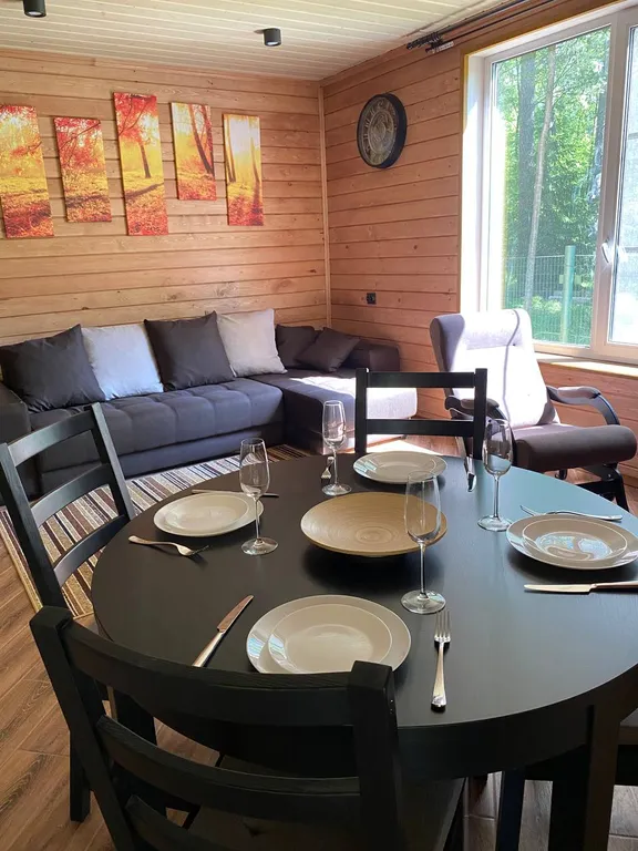 Комфортабельный коттедж с сауной на берегу водоема