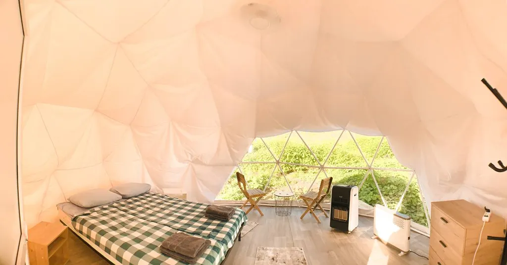 Уютный купол на острове Кунашир