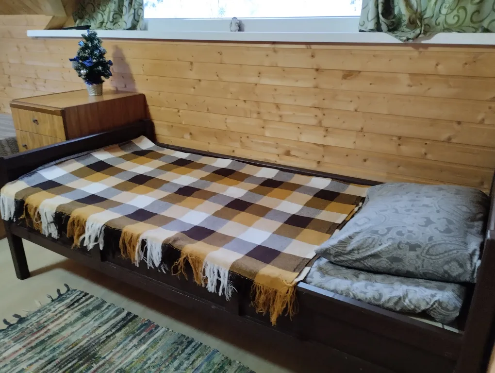 Домик на берегу реки