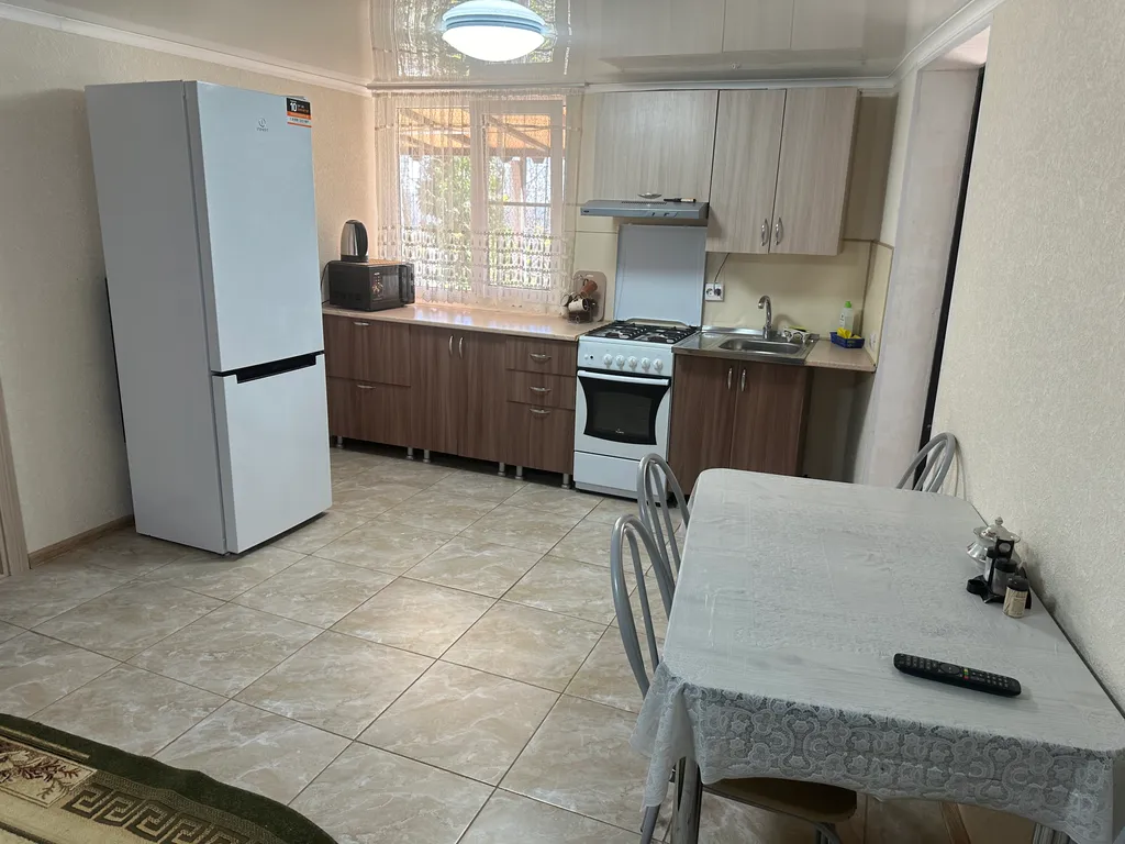 Уютная 2-комнатная квартира со своим двориком