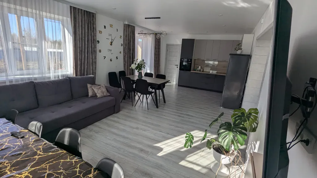 Новый коттедж возле соснового леса