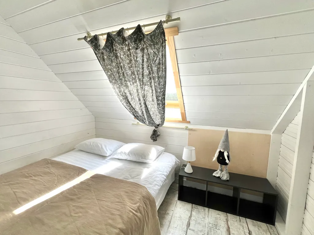 Благоустроенный дом у реки