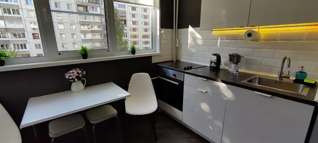 Квартира Комфортабельная квартира у ДК имени Римского-Корсакова — Тихвин